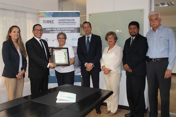 Centro de Estudios Espíritu Santo – renueva la Acreditación Internacional en TIC como  Computer Learning Center by IBEC