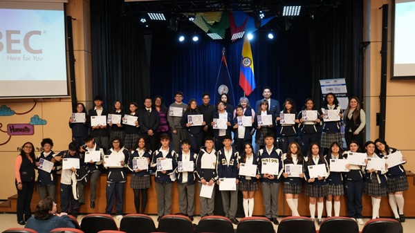 Caso de éxito: Más de 800 Estudiantes del Colegio Americano de Bogotá se certificaron internacionalmente